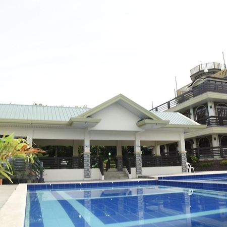 Villa Esmeralda Bryan'S Resort Hotel And Restaurant Palayan City Eksteriør billede