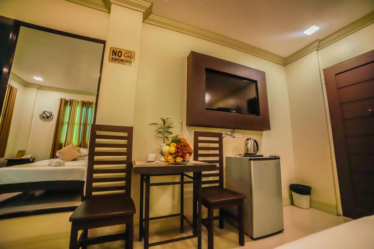 Villa Esmeralda Bryan'S Resort Hotel And Restaurant Palayan City Eksteriør billede