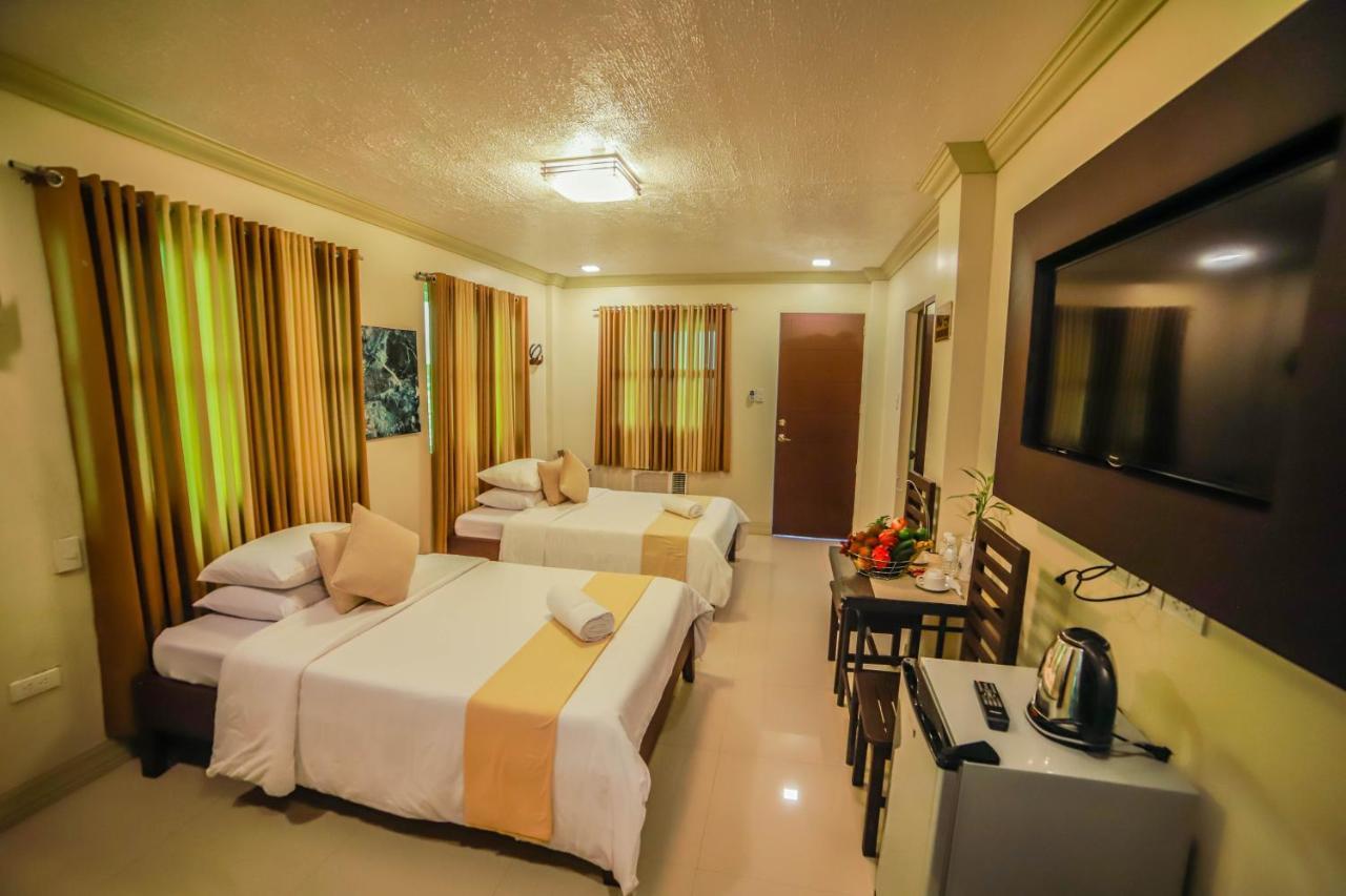 Villa Esmeralda Bryan'S Resort Hotel And Restaurant Palayan City Eksteriør billede