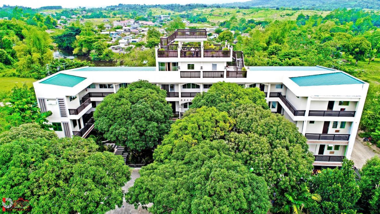 Villa Esmeralda Bryan'S Resort Hotel And Restaurant Palayan City Eksteriør billede