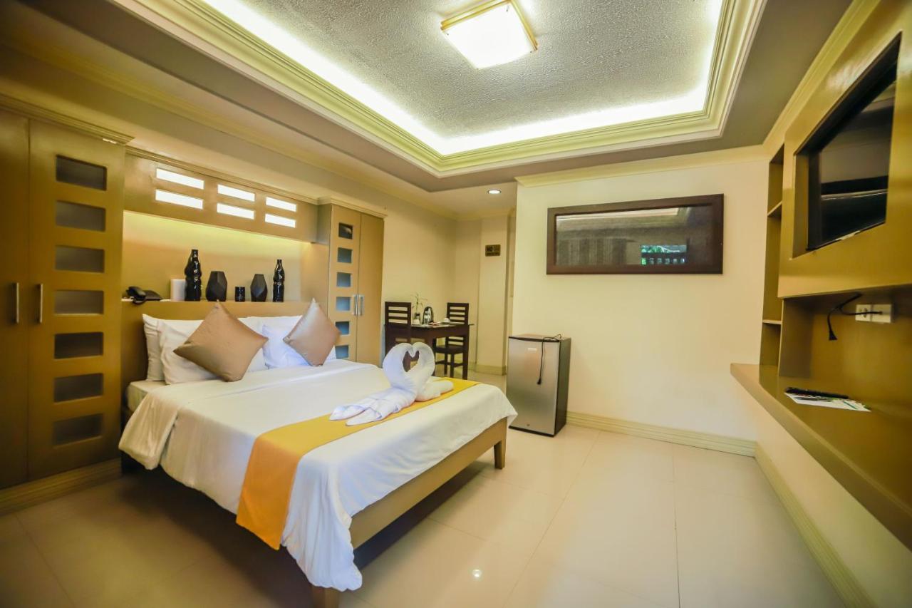 Villa Esmeralda Bryan'S Resort Hotel And Restaurant Palayan City Eksteriør billede
