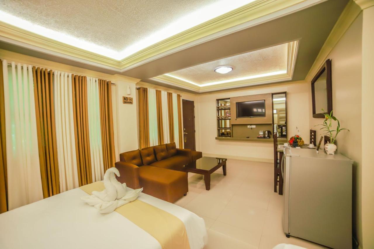 Villa Esmeralda Bryan'S Resort Hotel And Restaurant Palayan City Eksteriør billede