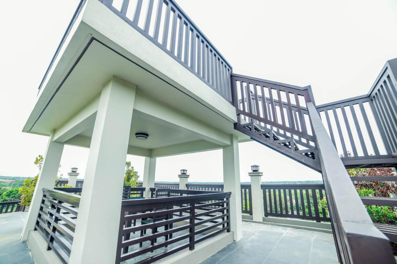 Villa Esmeralda Bryan'S Resort Hotel And Restaurant Palayan City Eksteriør billede