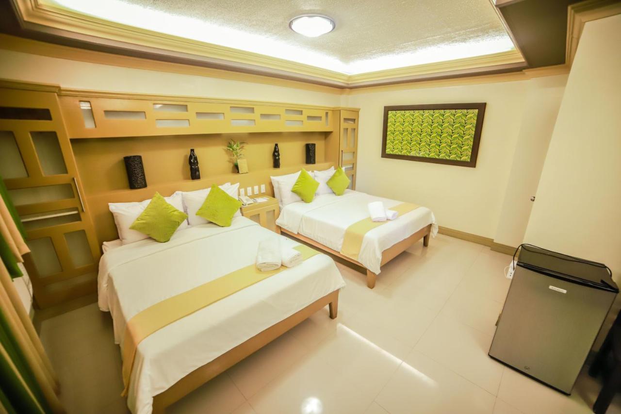 Villa Esmeralda Bryan'S Resort Hotel And Restaurant Palayan City Eksteriør billede