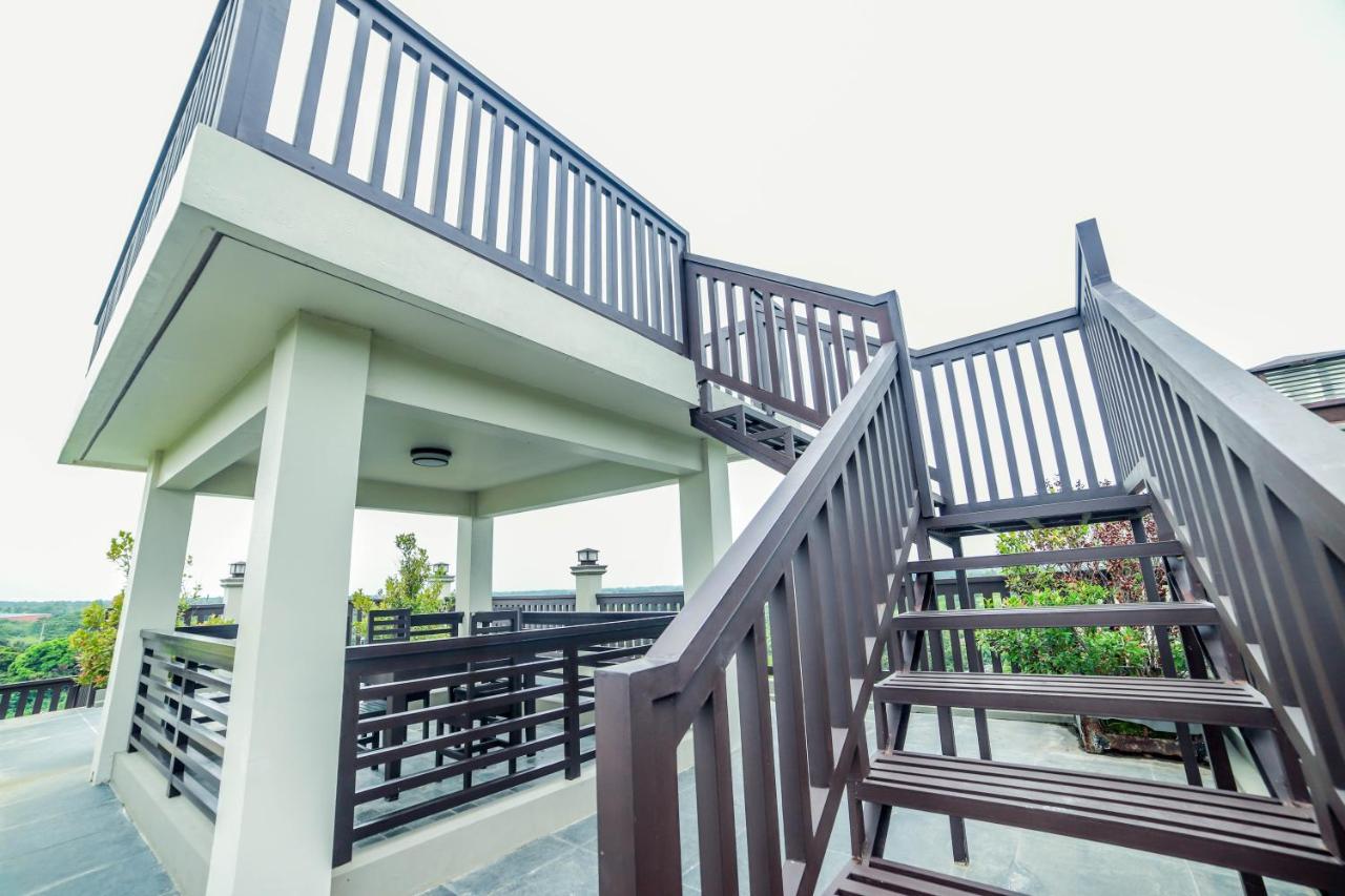 Villa Esmeralda Bryan'S Resort Hotel And Restaurant Palayan City Eksteriør billede