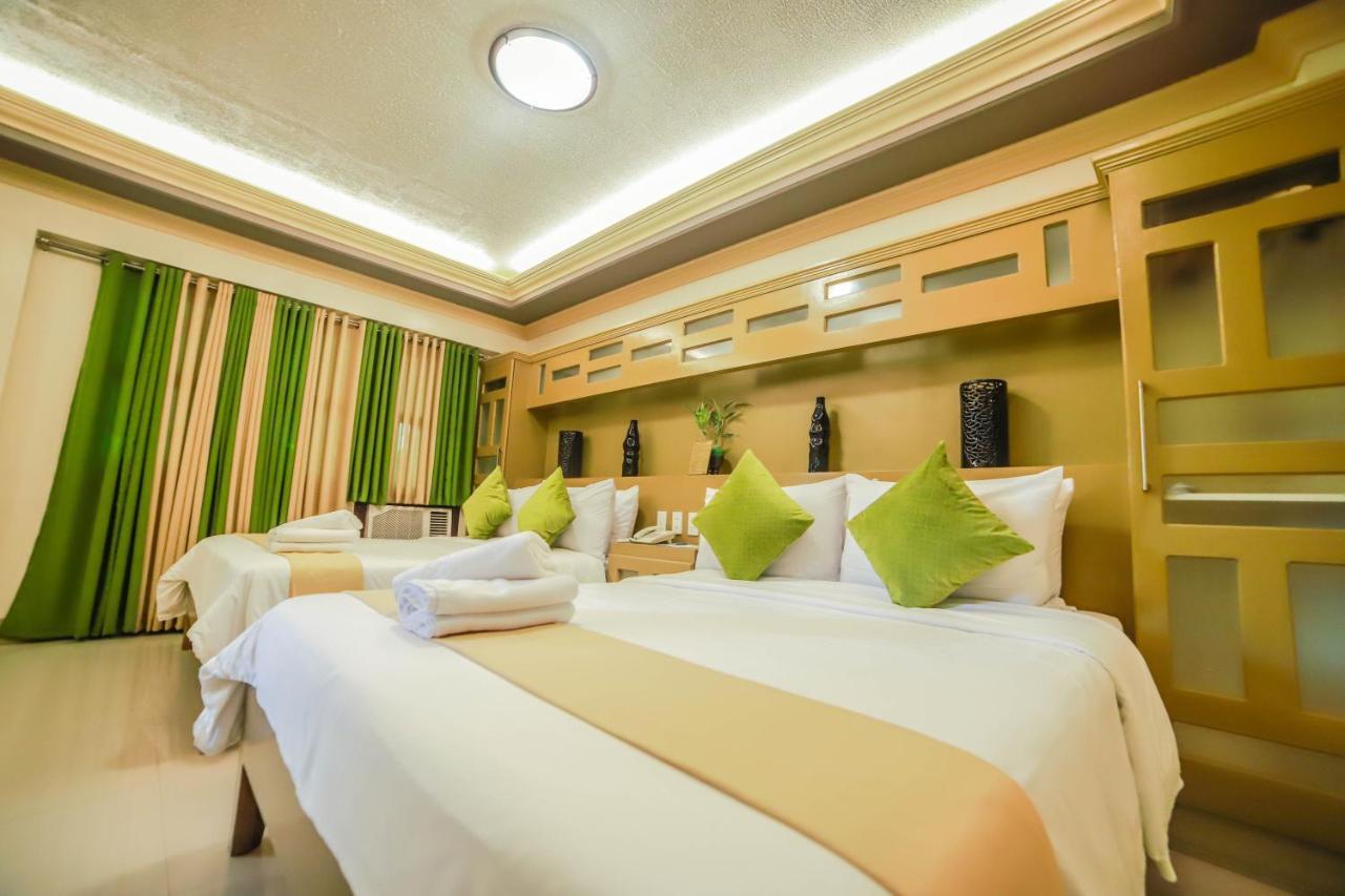 Villa Esmeralda Bryan'S Resort Hotel And Restaurant Palayan City Eksteriør billede