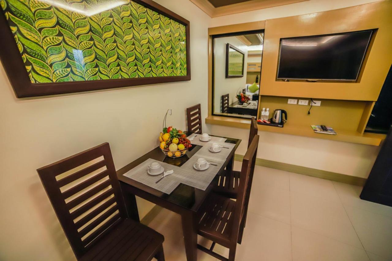 Villa Esmeralda Bryan'S Resort Hotel And Restaurant Palayan City Eksteriør billede