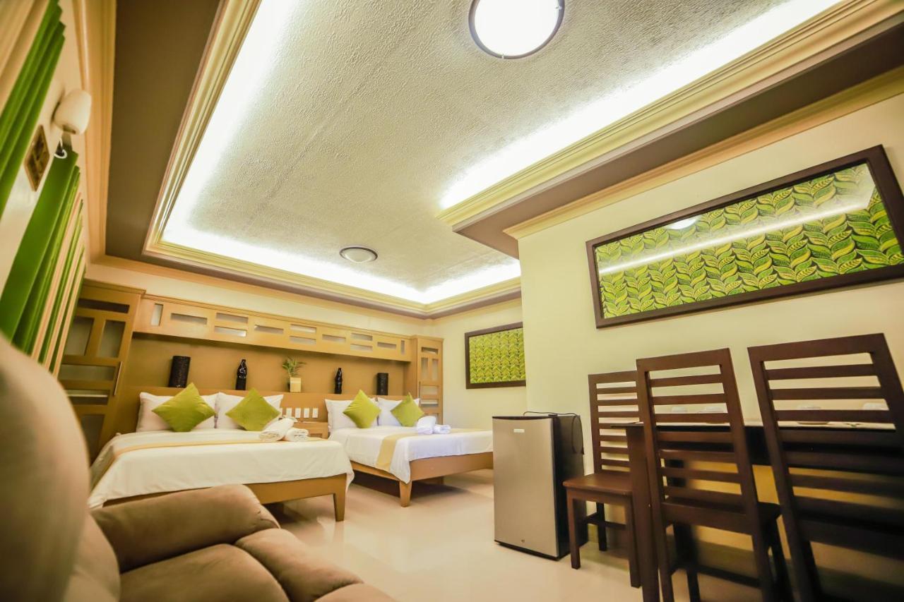 Villa Esmeralda Bryan'S Resort Hotel And Restaurant Palayan City Eksteriør billede