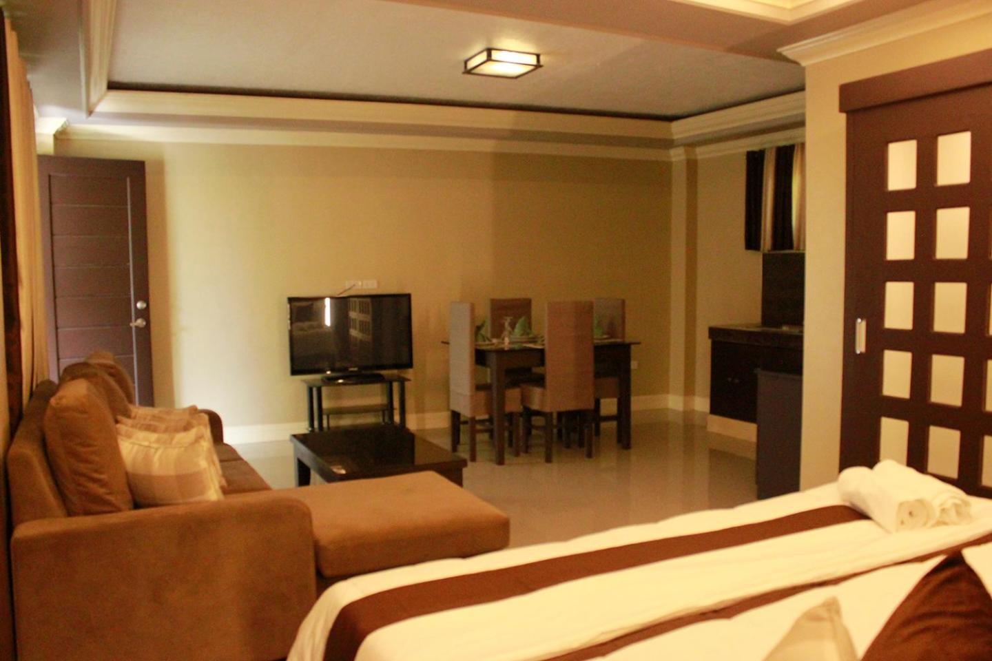Villa Esmeralda Bryan'S Resort Hotel And Restaurant Palayan City Eksteriør billede