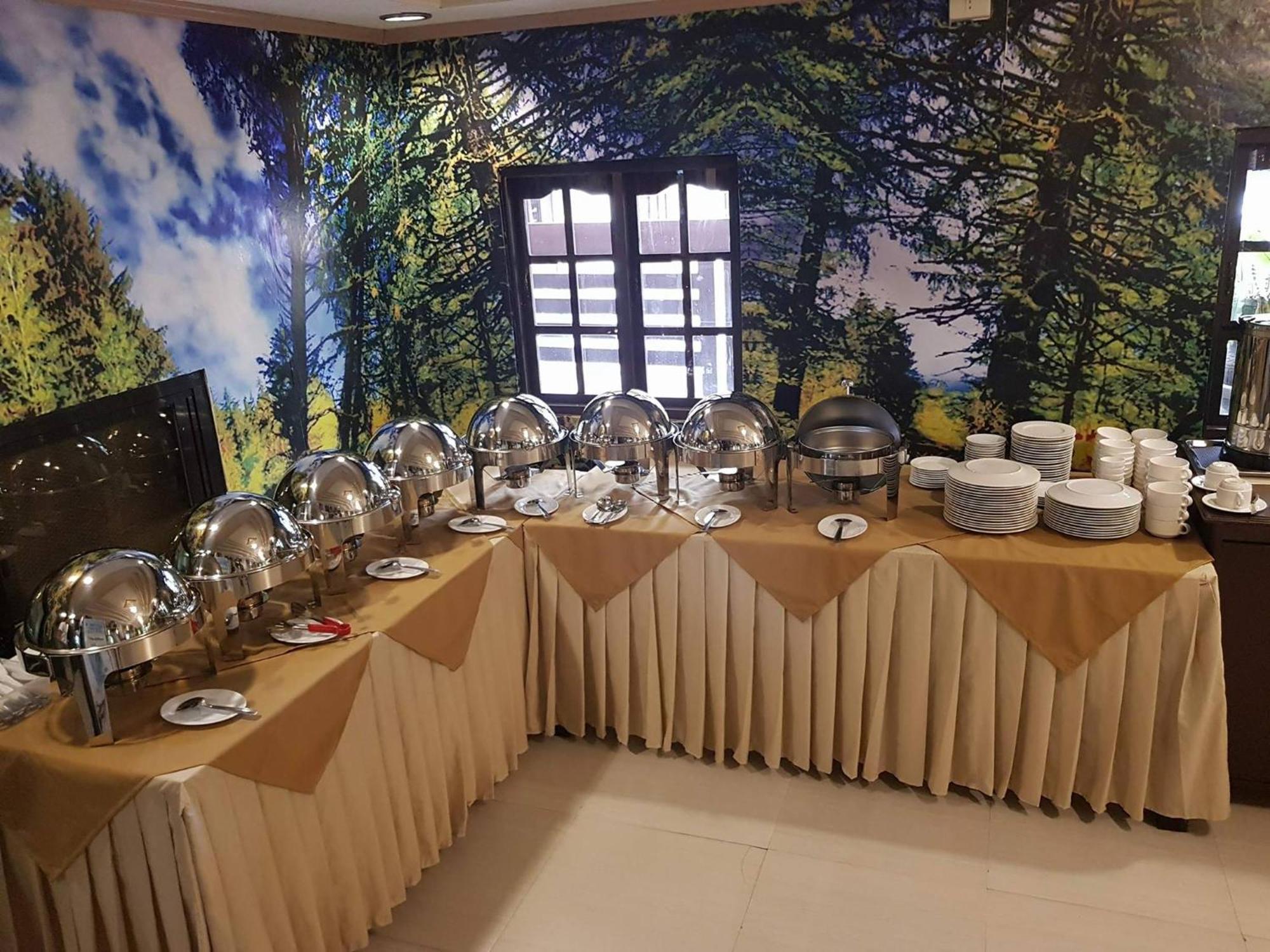 Villa Esmeralda Bryan'S Resort Hotel And Restaurant Palayan City Eksteriør billede