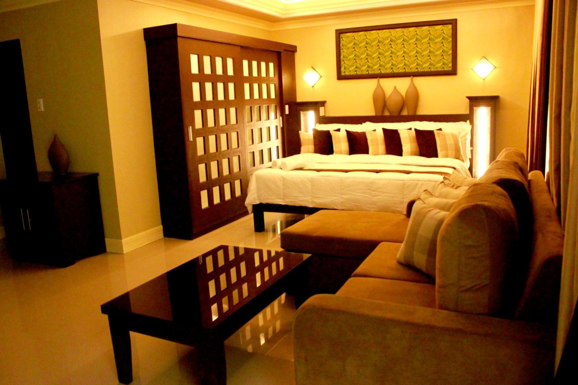 Villa Esmeralda Bryan'S Resort Hotel And Restaurant Palayan City Eksteriør billede